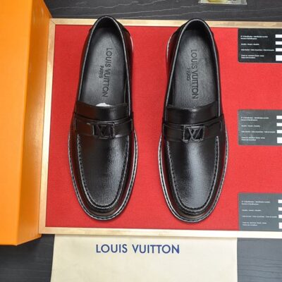 LOUIS VUITTON MAJOR LOAFER - T105