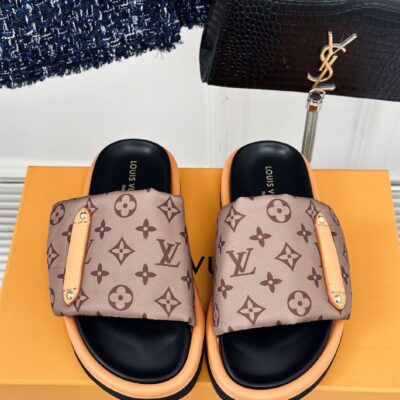 LOUIS VUITTON POOL PILLOW FLAT COMFORT MULE - S116