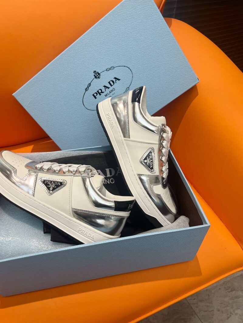 PRADA DOWNTOWN PATENT LEATHER SNEAKERS WHITE SILVER - P032