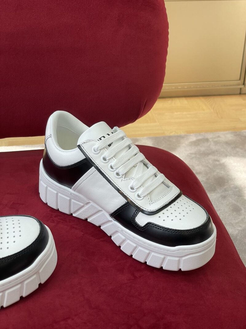 PRADA VOLUMINOUS SNEAKERS WHITE BLACK - P062