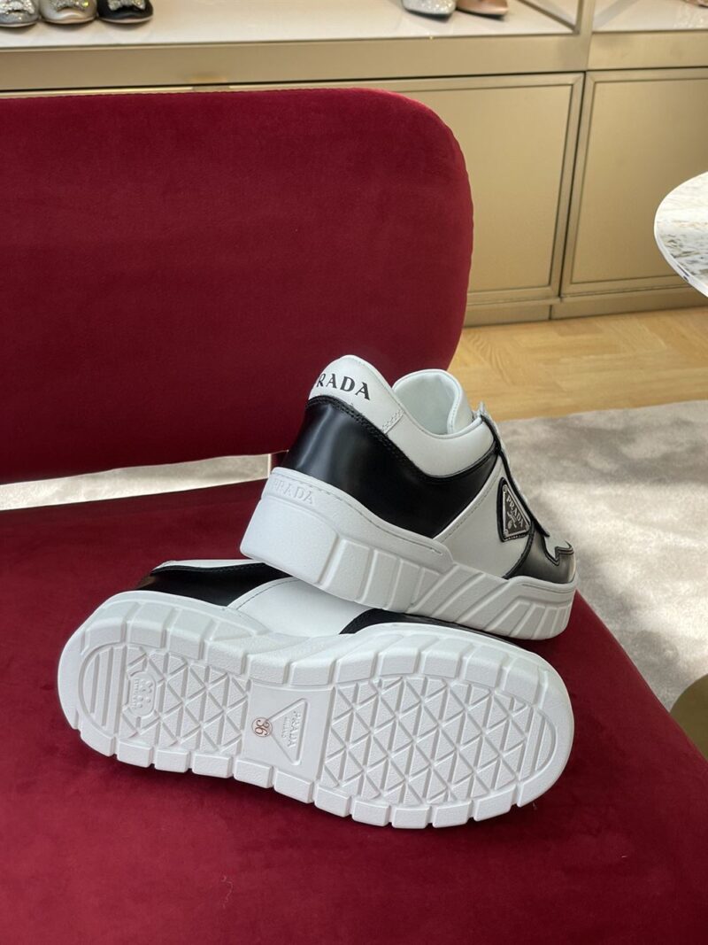 PRADA VOLUMINOUS SNEAKERS WHITE BLACK - P062