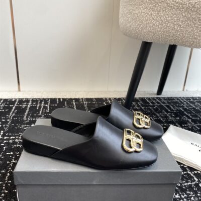 BALENCIAGA COSY BB LOGO PLAQUE MULES - E006