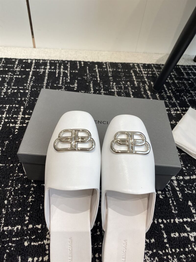 BALENCIAGA COSY BB LOGO PLAQUE MULES - E007