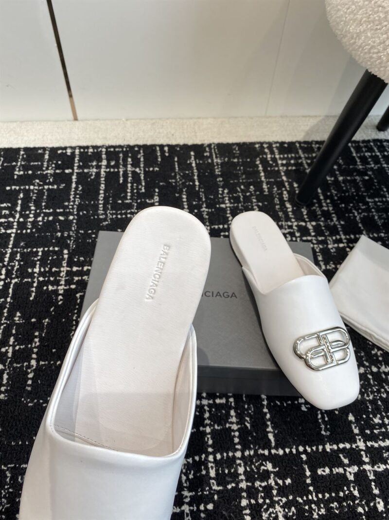 BALENCIAGA COSY BB LOGO PLAQUE MULES - E007