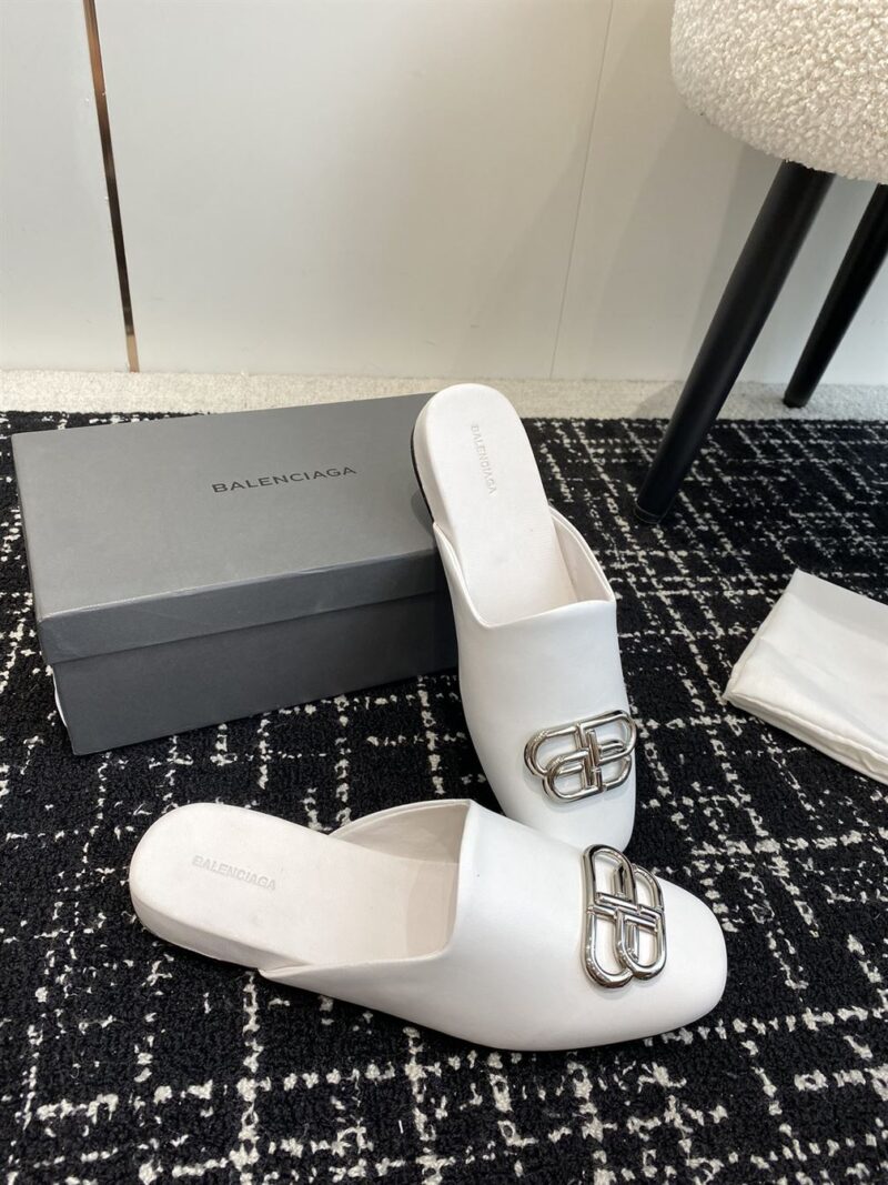 BALENCIAGA COSY BB LOGO PLAQUE MULES - E007