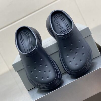 BALENCIAGA CROCS MULE IN BLACK - E020