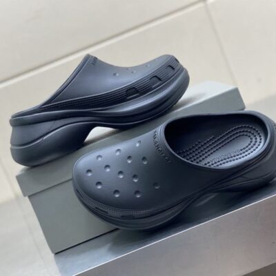 BALENCIAGA CROCS MULE IN BLACK - E020