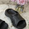 BALENCIAGA MOLD SLIDE SANDAL BLACK - E030