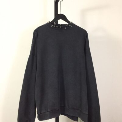 BALENCIAGA PIERCED ROUND SWEATSHIRT OVERSIZED IN BLACK FADED - BH019