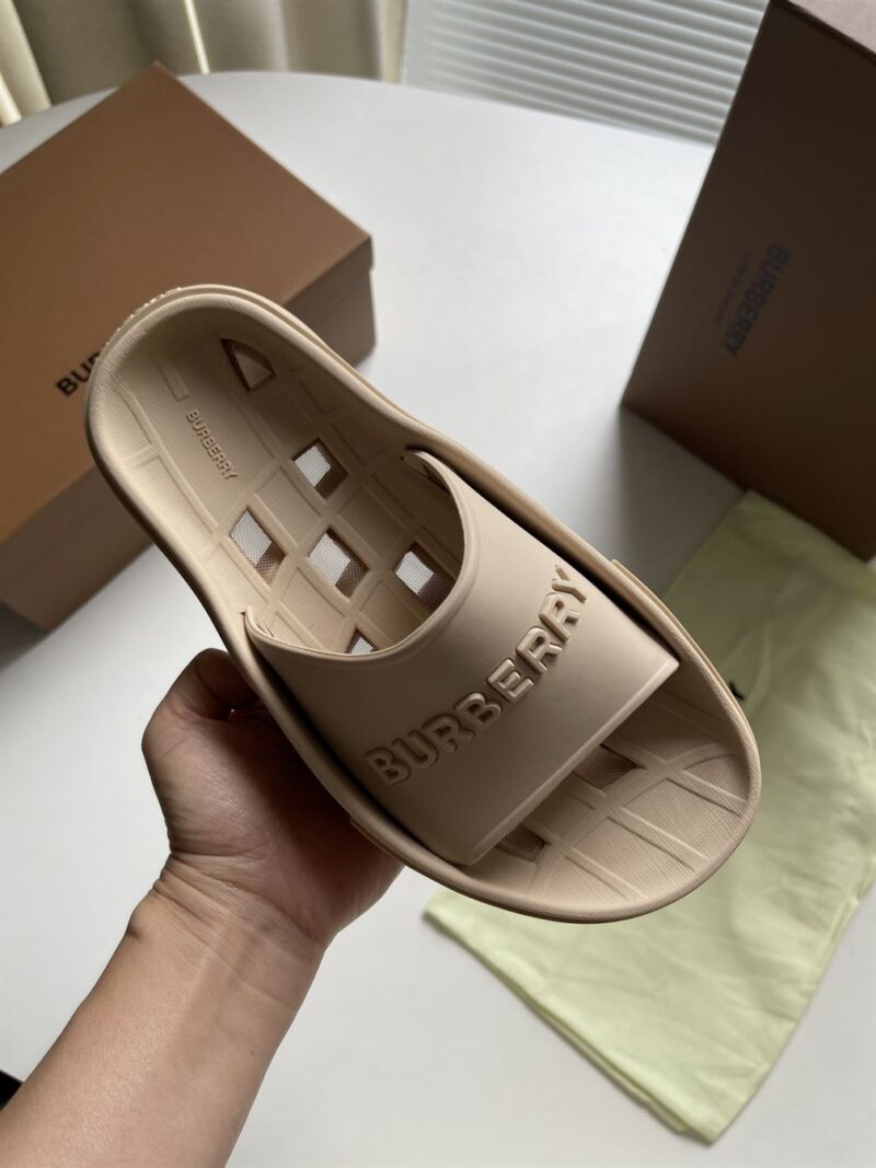 BURBERRY BUCKLOW SLIDES BLACK - U010