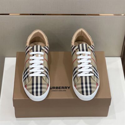 BURBERRY CHECK AND LEATHER SNEAKERS - R009