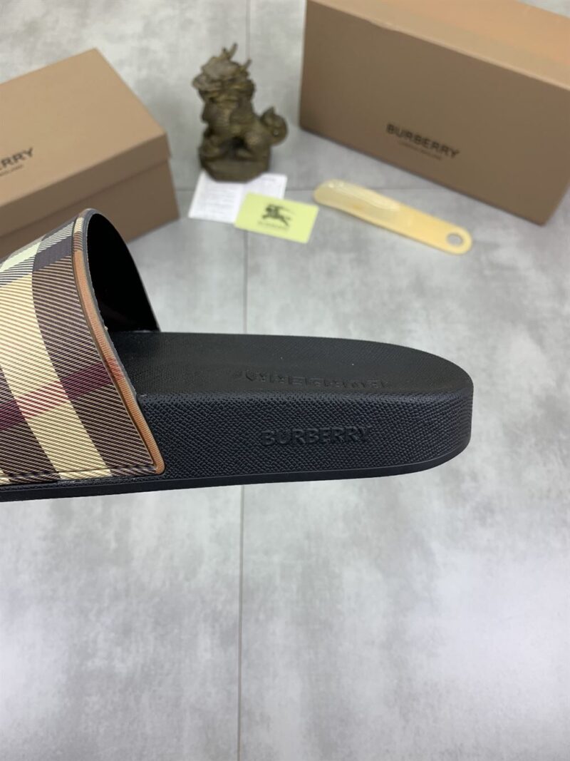 BURBERRY CHECK SLIDES - U004