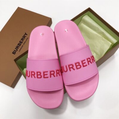 BURBERRY EMBOSSED LOGO SLIDES BUBBLEGUM PINK - U022