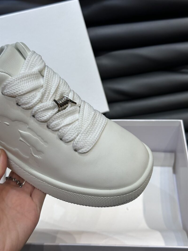 BURBERRY LEATHER BOX SNEAKERS WHITE - R005