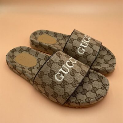 GUCCI GG CANVAS SLIDE SANDAL - Q123