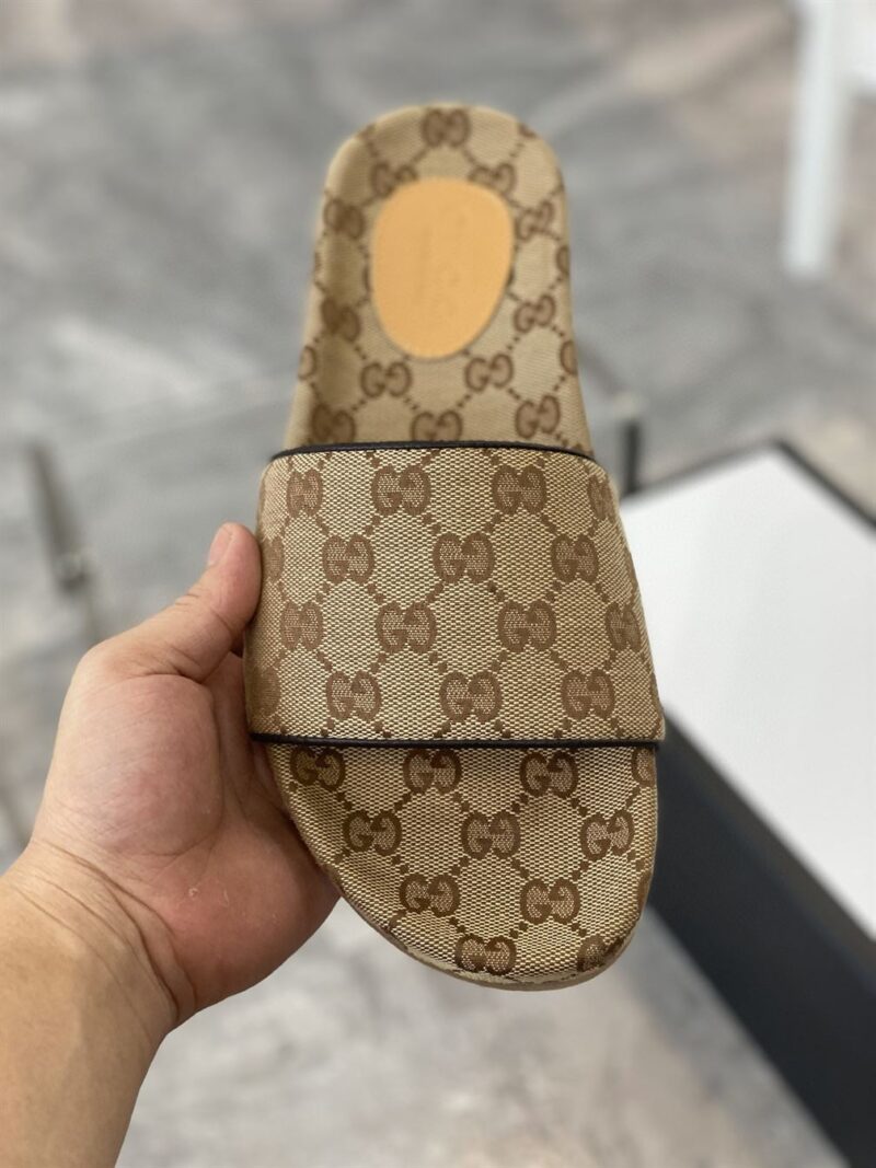 GUCCI GG CANVAS SLIDE SANDAL - Q126