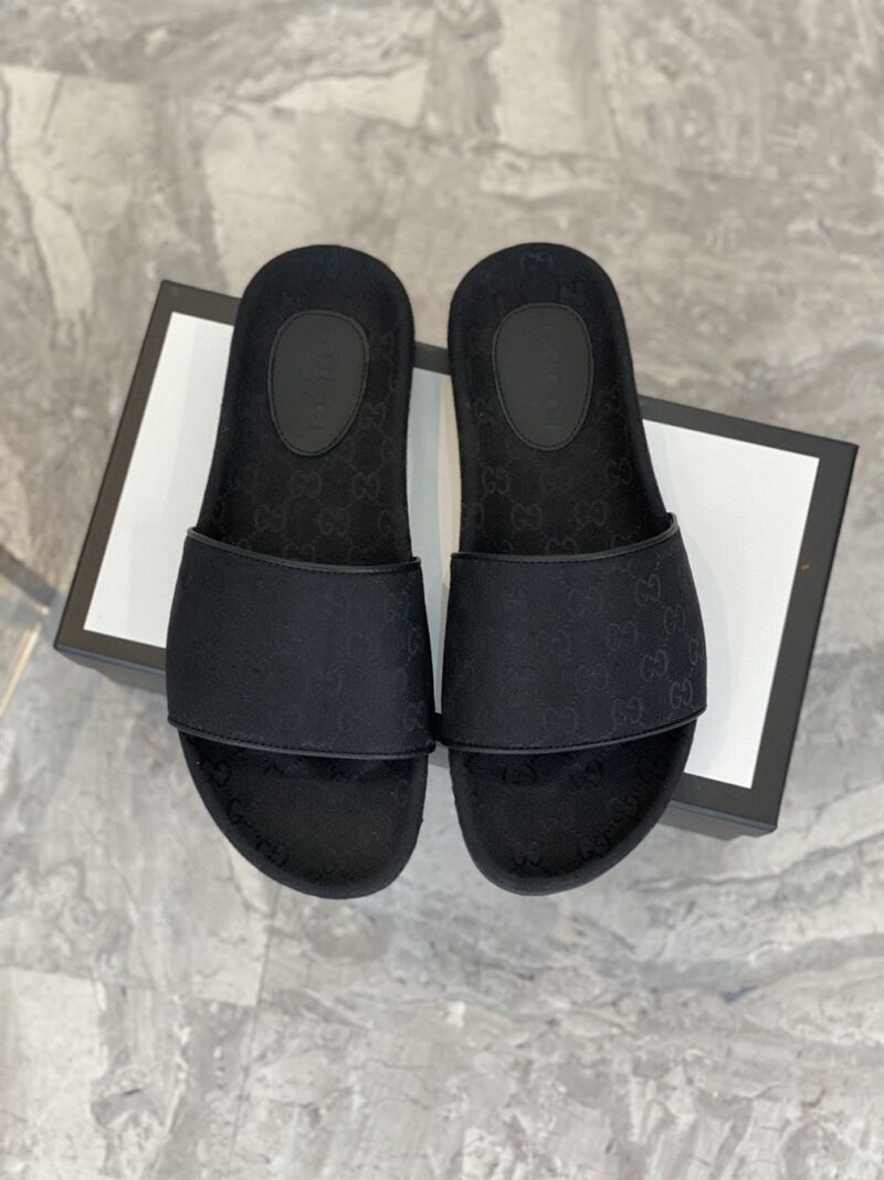 GUCCI GG CANVAS SLIDE SANDAL - Q127