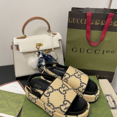 GUCCI MONOGRAM PLATFORM ROUND TOE RUBBER SOLE - Q081