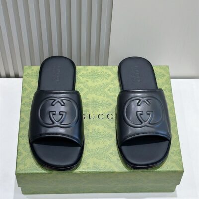 GUCCI SLIDE SANDAL WITH INTERLOCKING G - Q093