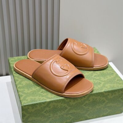 GUCCI SLIDE SANDAL WITH INTERLOCKING G - Q094