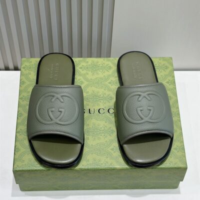 GUCCI SLIDE SANDAL WITH INTERLOCKING G - Q095