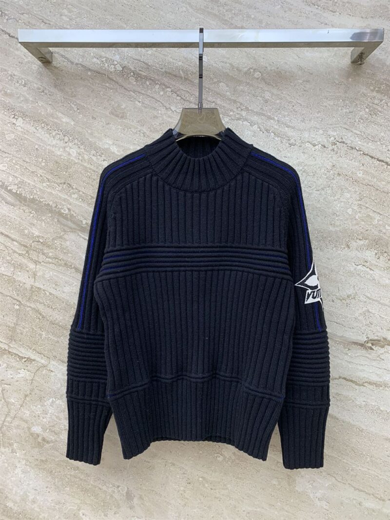 LOUIS VUITTON CONTRAST ACCENT PULLOVER SWEATER - J037