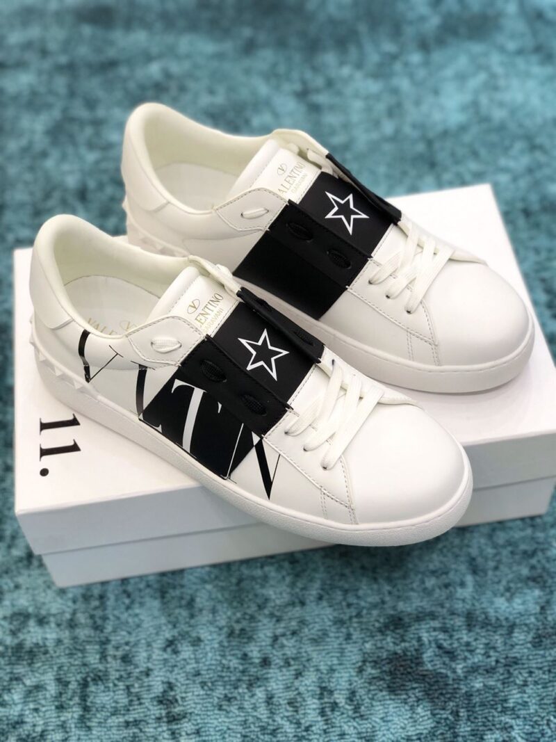 VALENTINO GARAVANI VLTN STAR LOW-TOP SNEAKERS - TM040