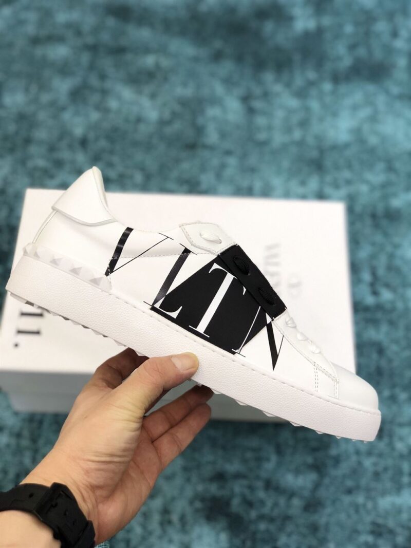 VALENTINO GARAVANI VLTN STAR LOW-TOP SNEAKERS - TM040