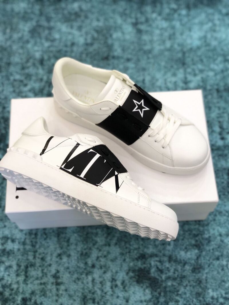 VALENTINO GARAVANI VLTN STAR LOW-TOP SNEAKERS - TM040