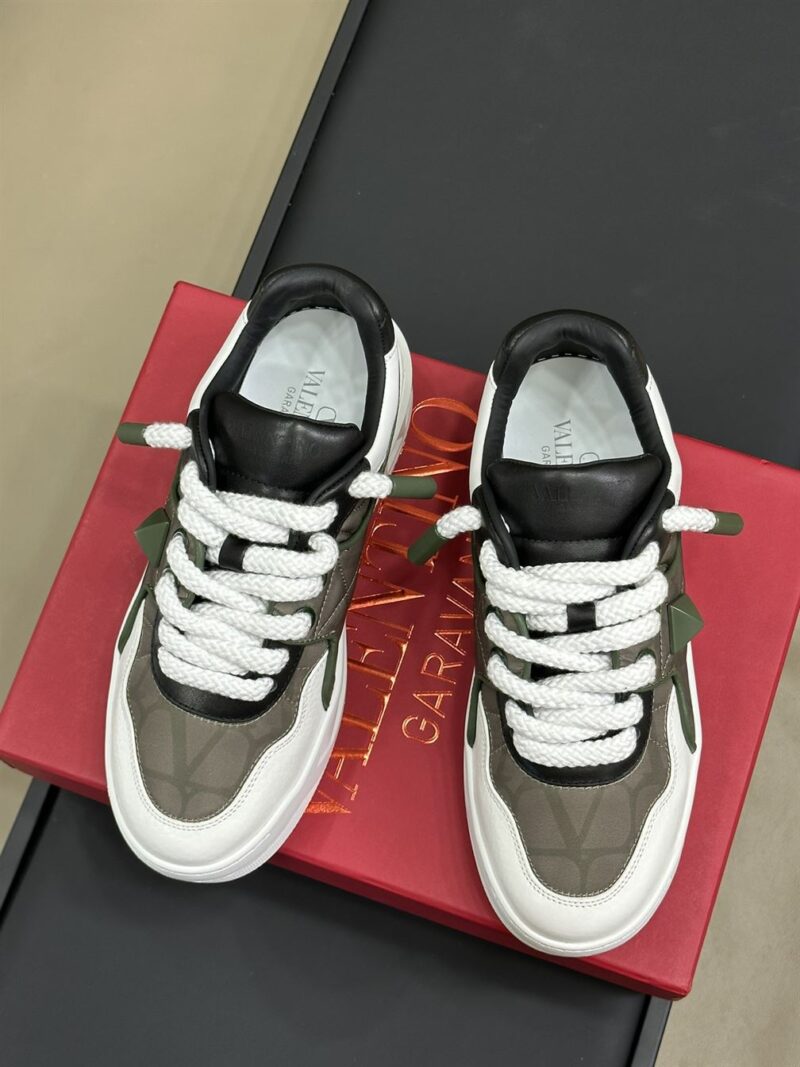 VALENTINO ONE STUD XL LOW-TOP SNEAKER IN NAPPA LEATHER AND JACQUARD TOILE ICONOGRAPHE TECHNICAL FABRIC - TM011