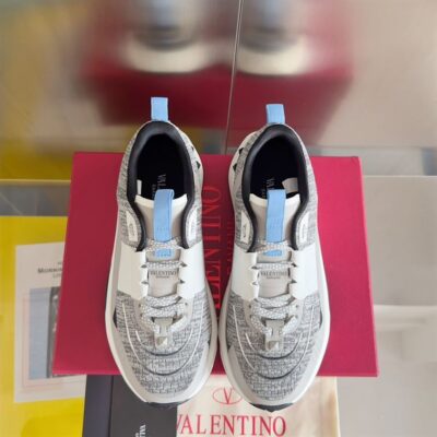 VALENTINO TRUE ACT LOW TOP SNEAKER IN MESH AND RUBBERIZED FABRIC - TM018