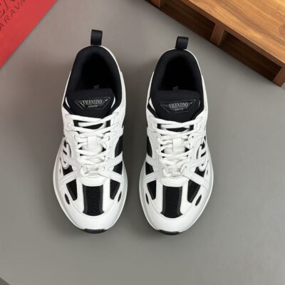 VALENTINO VLOGO EASYJOG LOW-TOP SNEAKER IN CALFSKIN AND FABRIC - TM001