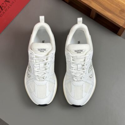 VALENTINO VLOGO EASYJOG LOW-TOP SNEAKER IN CALFSKIN AND FABRIC - TM002